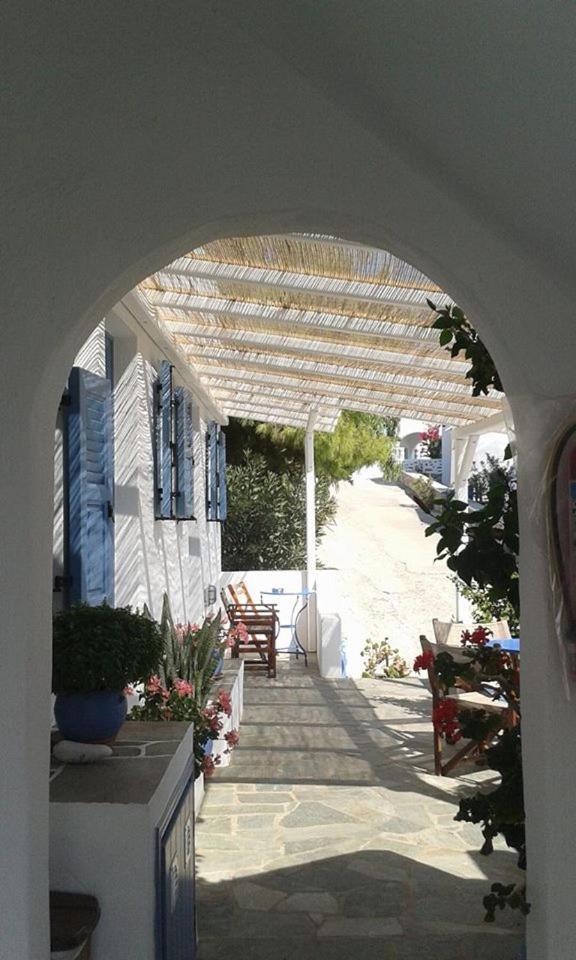 Artemis Rooms Folégandros Extérieur photo