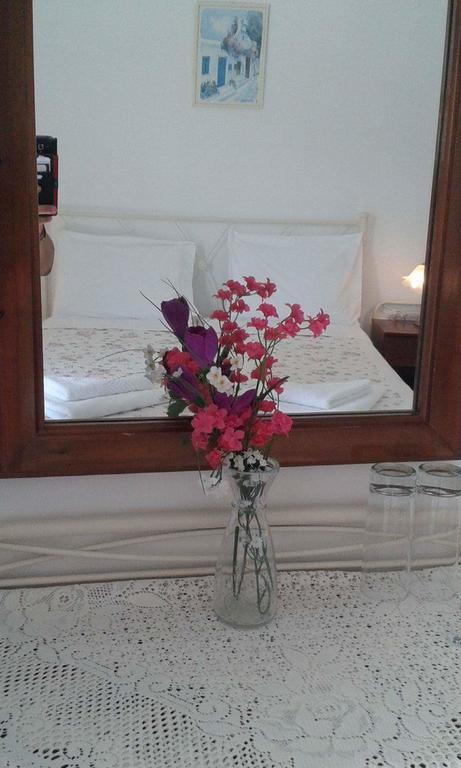 Artemis Rooms Folégandros Extérieur photo