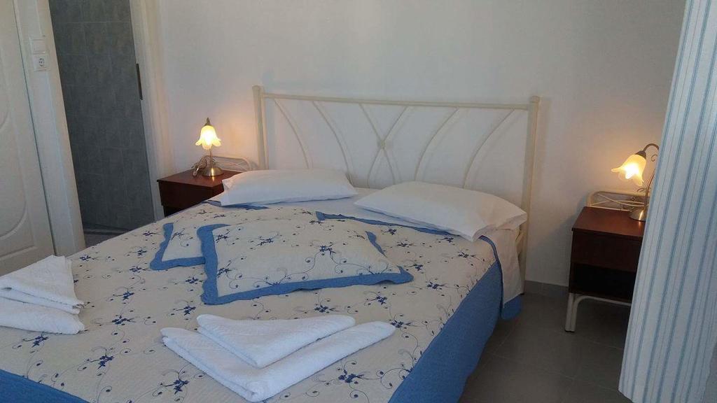 Artemis Rooms Folégandros Extérieur photo